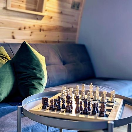 Odli Glamping - Deri Apartment Welshpool Bagian luar foto