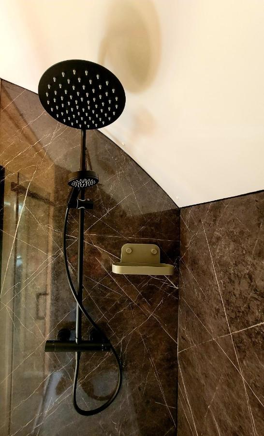 Odli Glamping - Deri Apartment Welshpool Bagian luar foto