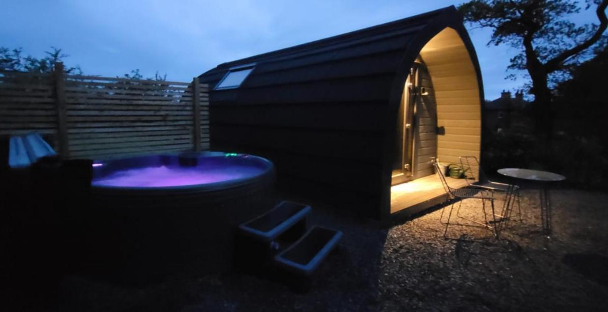 Odli Glamping - Deri Apartment Welshpool Bagian luar foto