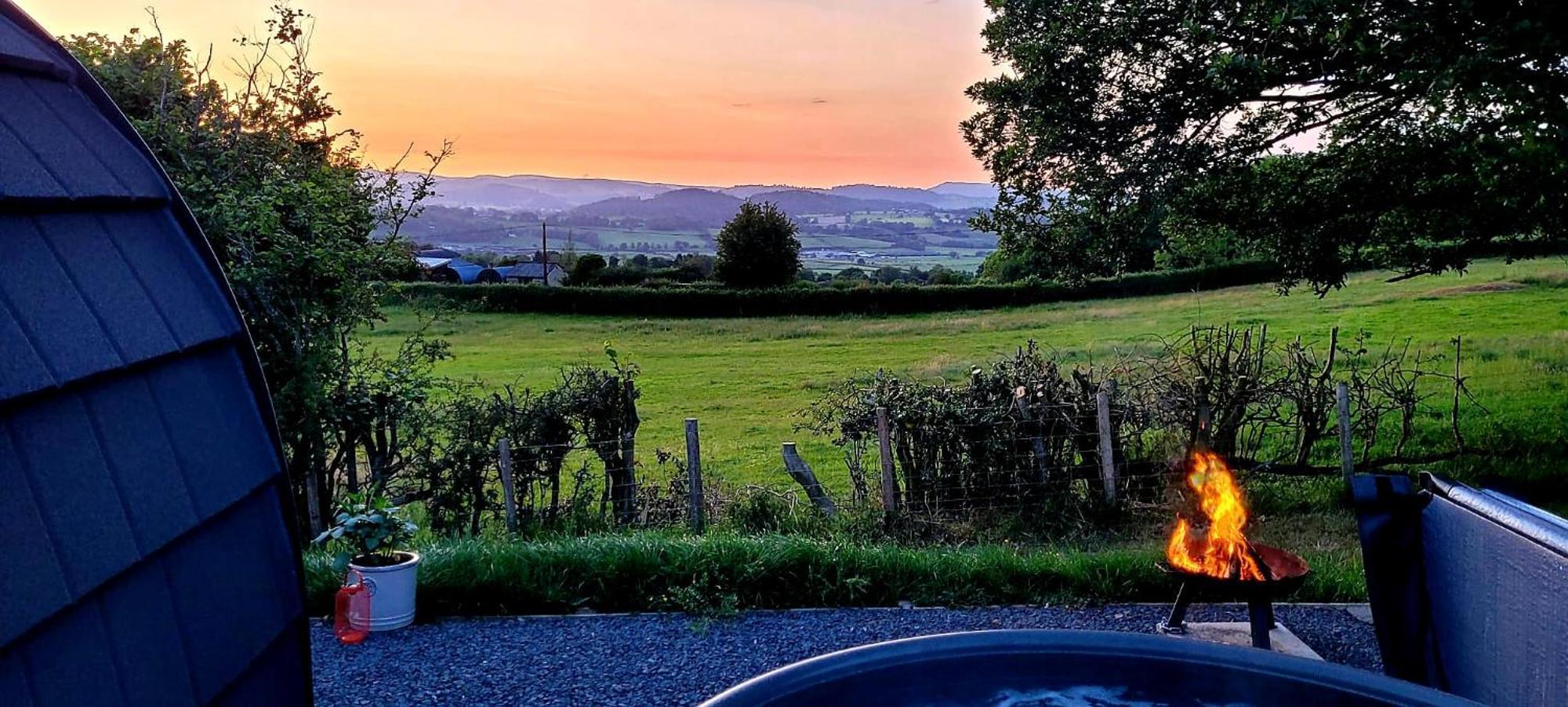 Odli Glamping - Deri Apartment Welshpool Bagian luar foto