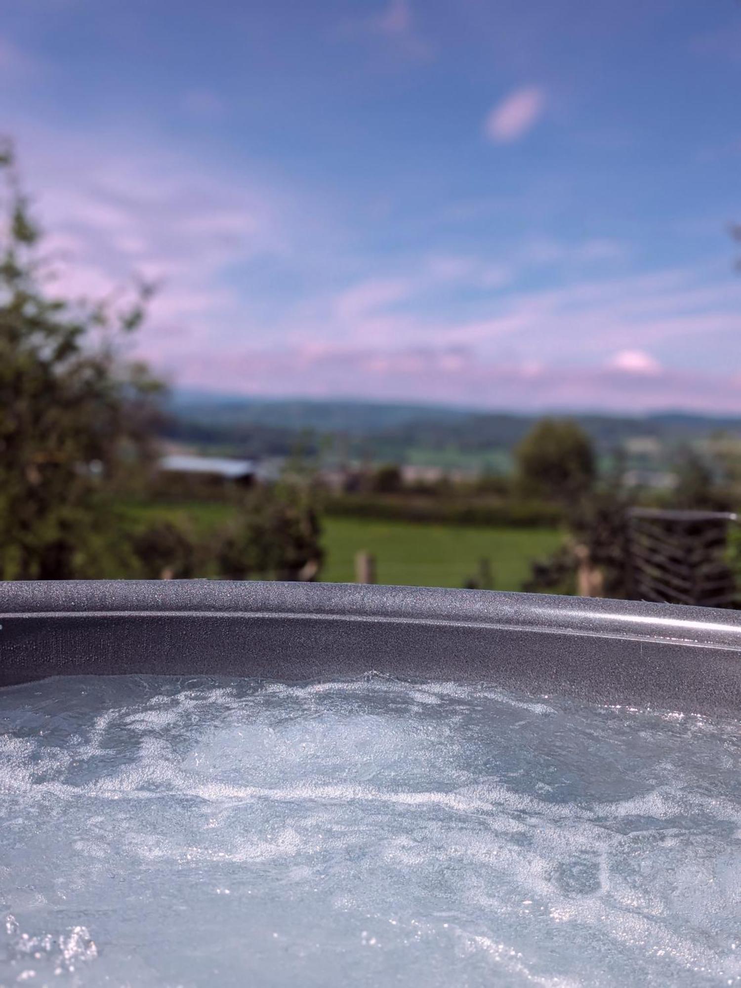 Odli Glamping - Deri Apartment Welshpool Bagian luar foto